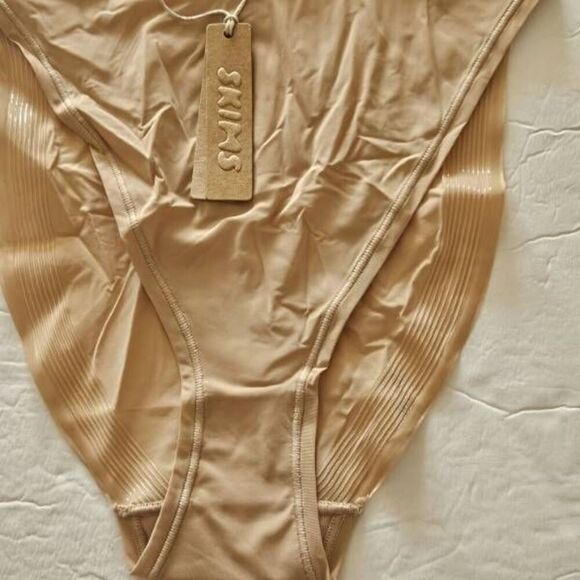 2 PAIR SKIMS HI CUT BRIEF PANTY NWT - Picture 4 of 13